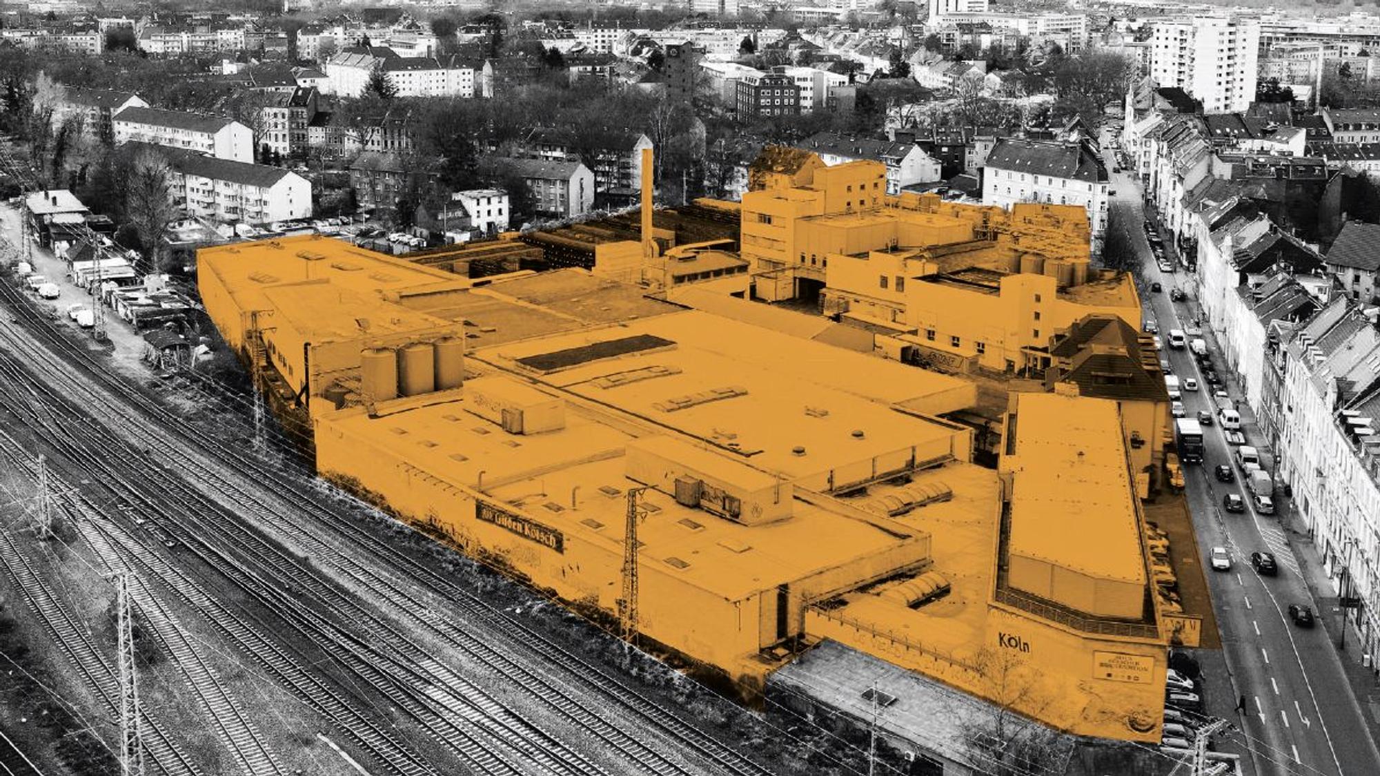 Eine Kennzeichnung des Geländes des Hauses Kölscher Brautradition in Köln-Mülheim.