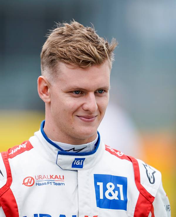 Mick Schumacher aus Deutschland vom Team Haas nimmt an der Präsentation des Formel-1-Autos 2022 teil.