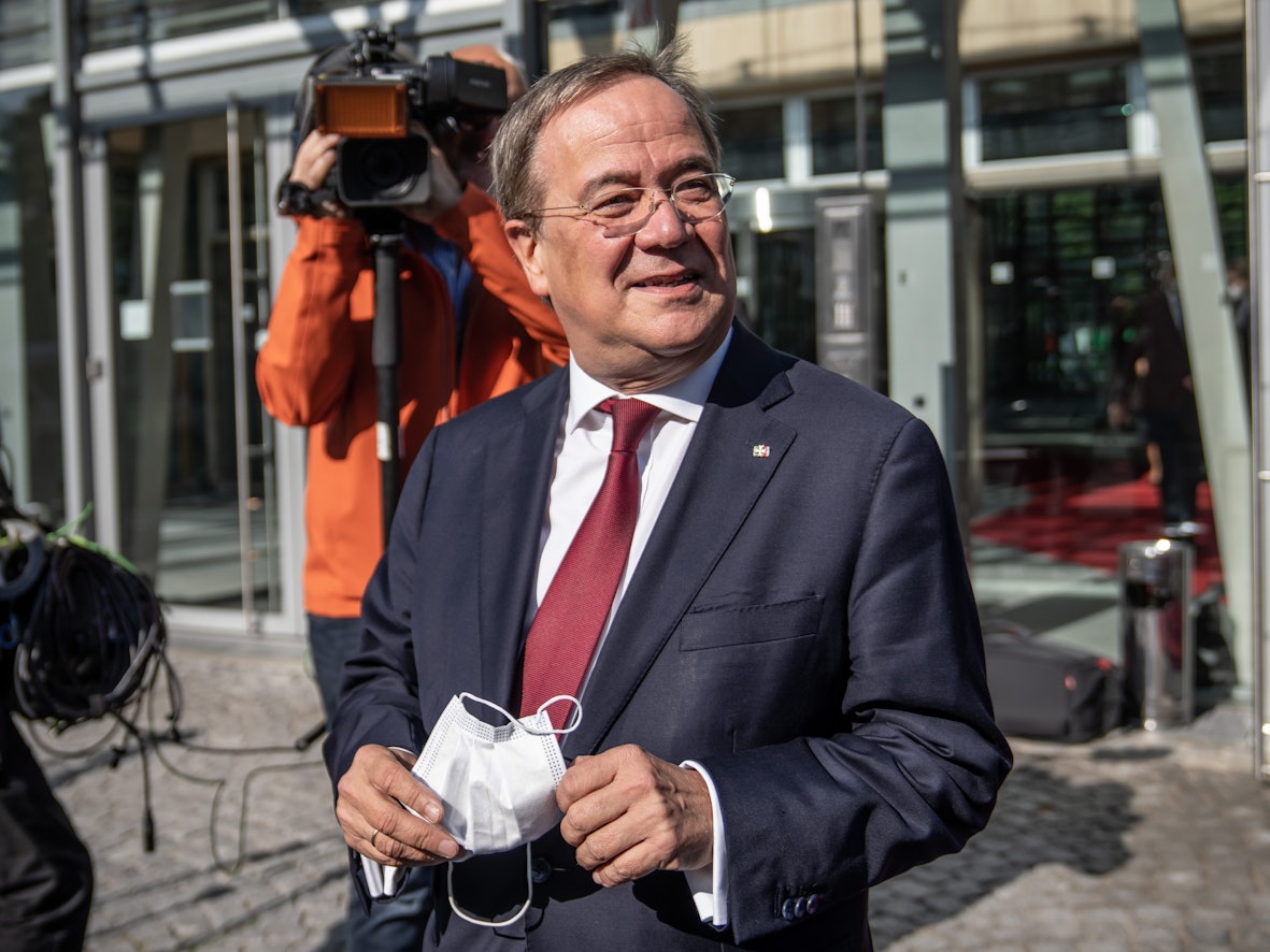 Armin Laschet (CDU), hier bei einer Kabinettsitzung, führt hohe Inzidenz auf Ferienende und viele Tests zurück.