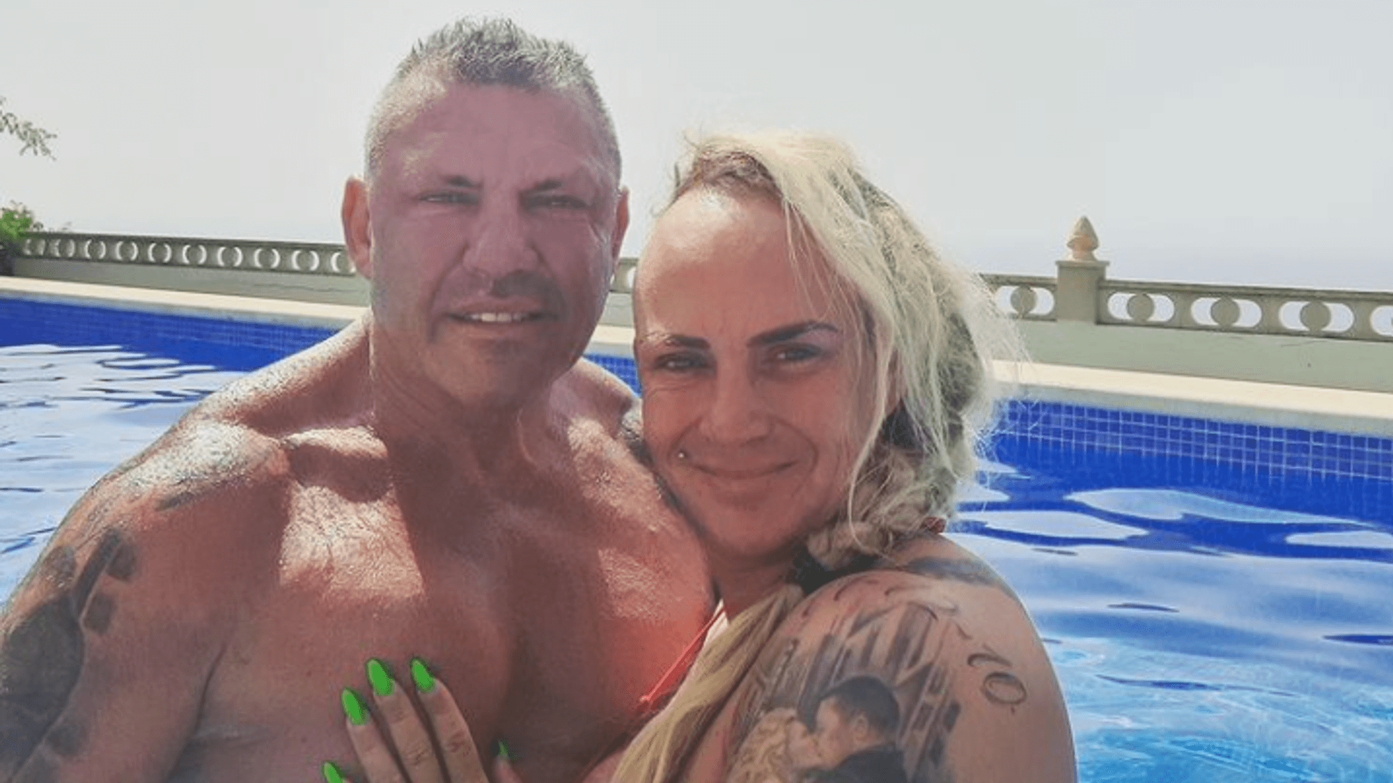 Andreas und Caroline Robens, hier beim gemeinsamen Planschen auf Mallorca, bekommen ungeplanten Nachwuchs.