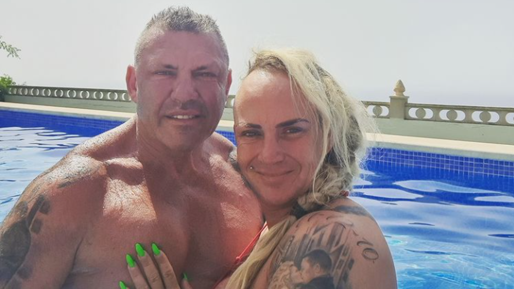 Andreas und Caroline Robens, hier beim gemeinsamen Planschen auf Mallorca, bekommen ungeplanten Nachwuchs.