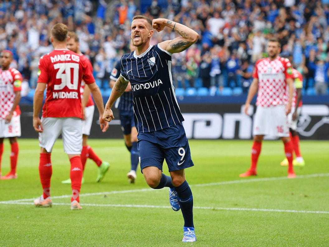 Simon Zoller (VfL Bochum) feiert sein Tor gegen FSV Mainz 05.