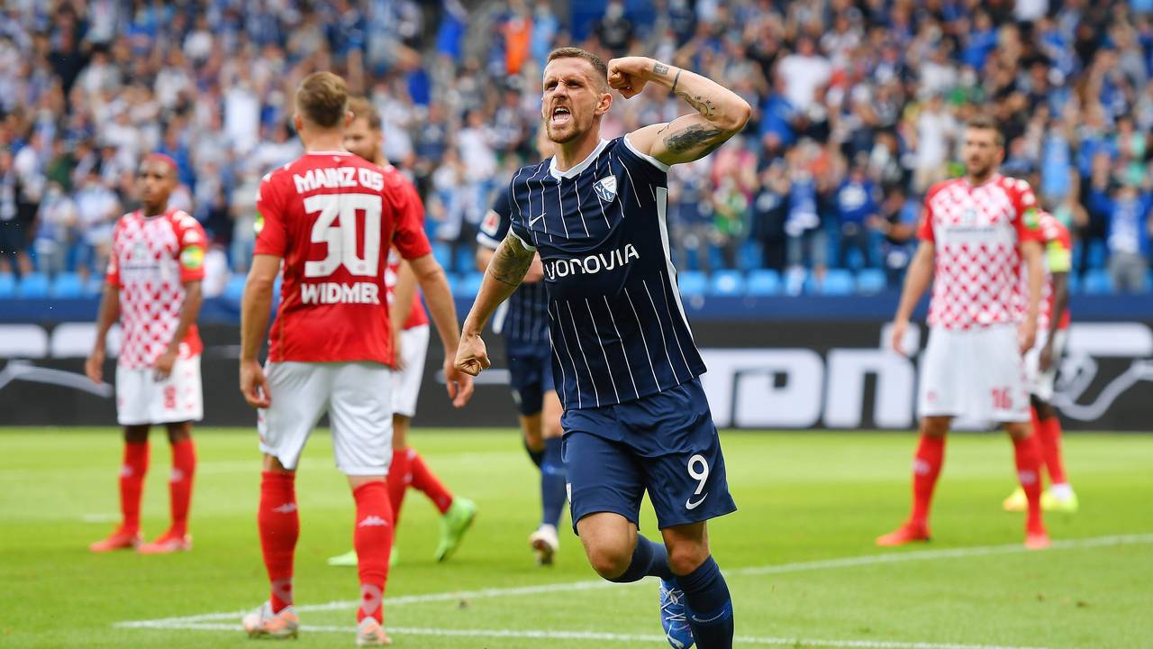 Simon Zoller (VfL Bochum) feiert sein Tor gegen FSV Mainz 05.