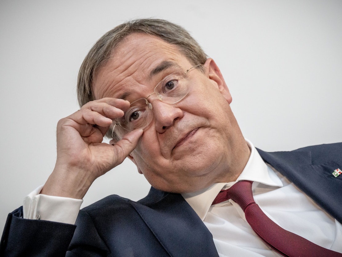 CDU-Kanzlerkandidat Armin Laschet am 24. August 2021 bei einer Podiumsdiskussion in Berlin. Sollte die Union bei der Bundestagswahl eine Niederlage kassieren, drohen CDU und CSU Flügelkämpfe, sagt der Parteienforscher Oskar Niedermayer.