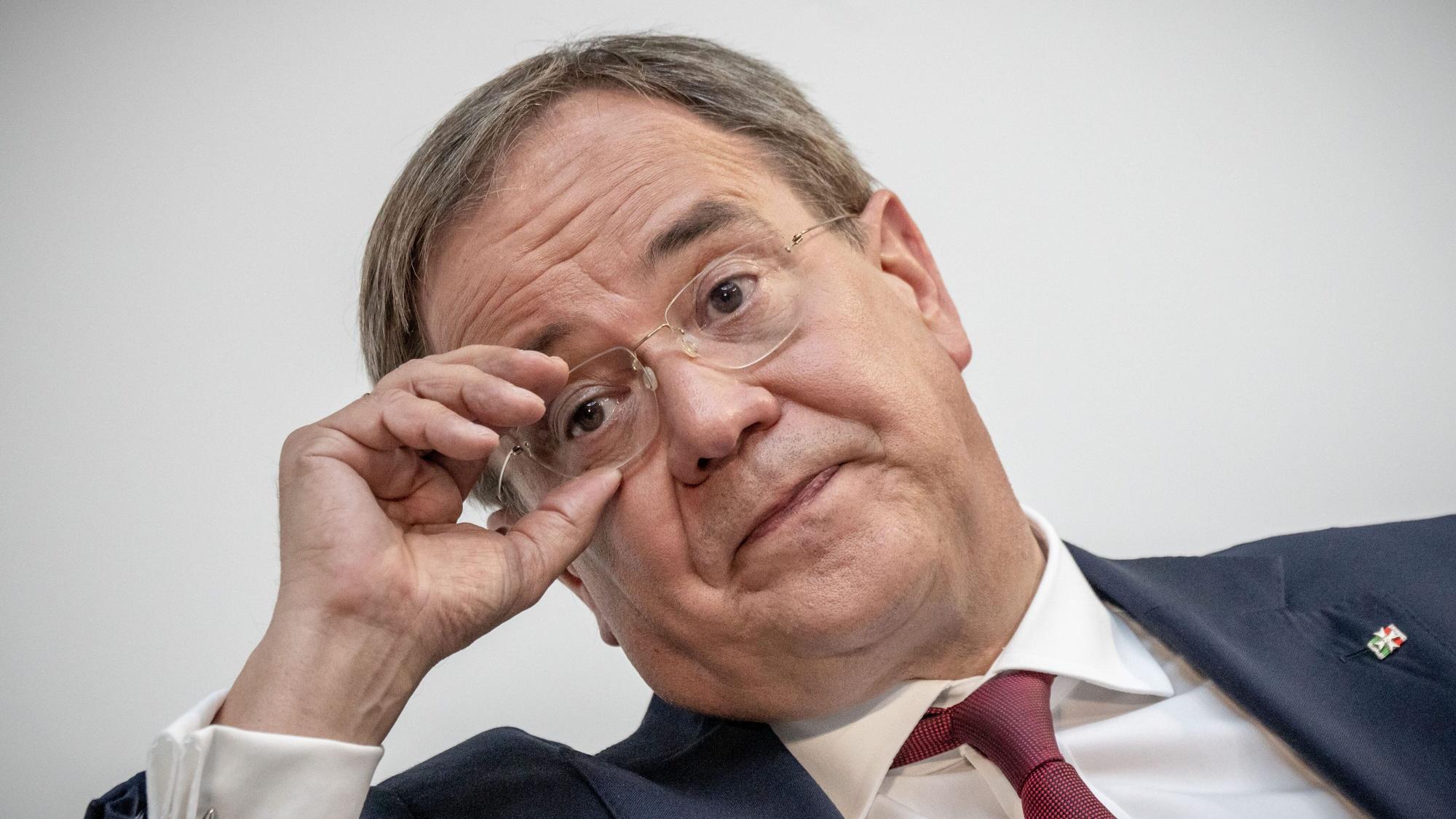 CDU-Kanzlerkandidat Armin Laschet am 24. August 2021 bei einer Podiumsdiskussion in Berlin. Sollte die Union bei der Bundestagswahl eine Niederlage kassieren, drohen CDU und CSU Flügelkämpfe, sagt der Parteienforscher Oskar Niedermayer.