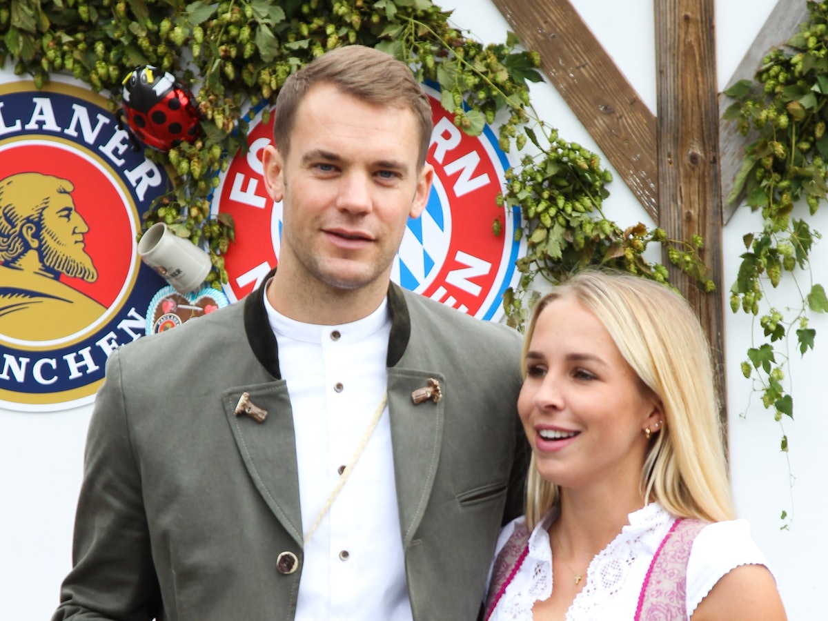 Manuel Neuer mit Ehefrau Nina Weiss in der Kaefer Wiesn Schänke in München.