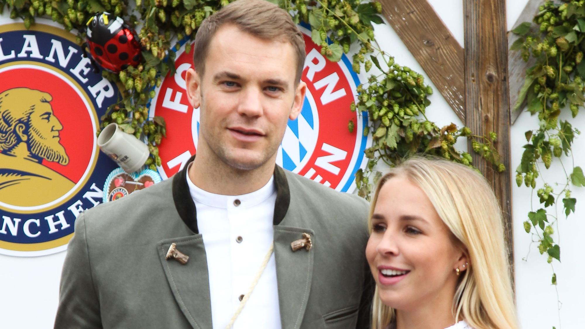 Manuel Neuer mit Ehefrau Nina Weiss in der Kaefer Wiesn Schänke in München.