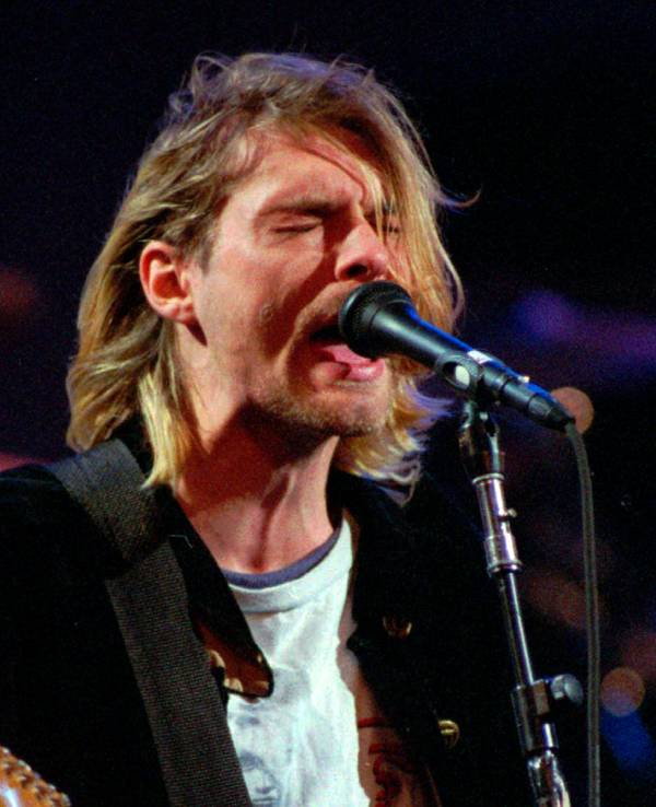 Kurt Cobain tritt mit seiner Band Nirvana im März 1994 auf