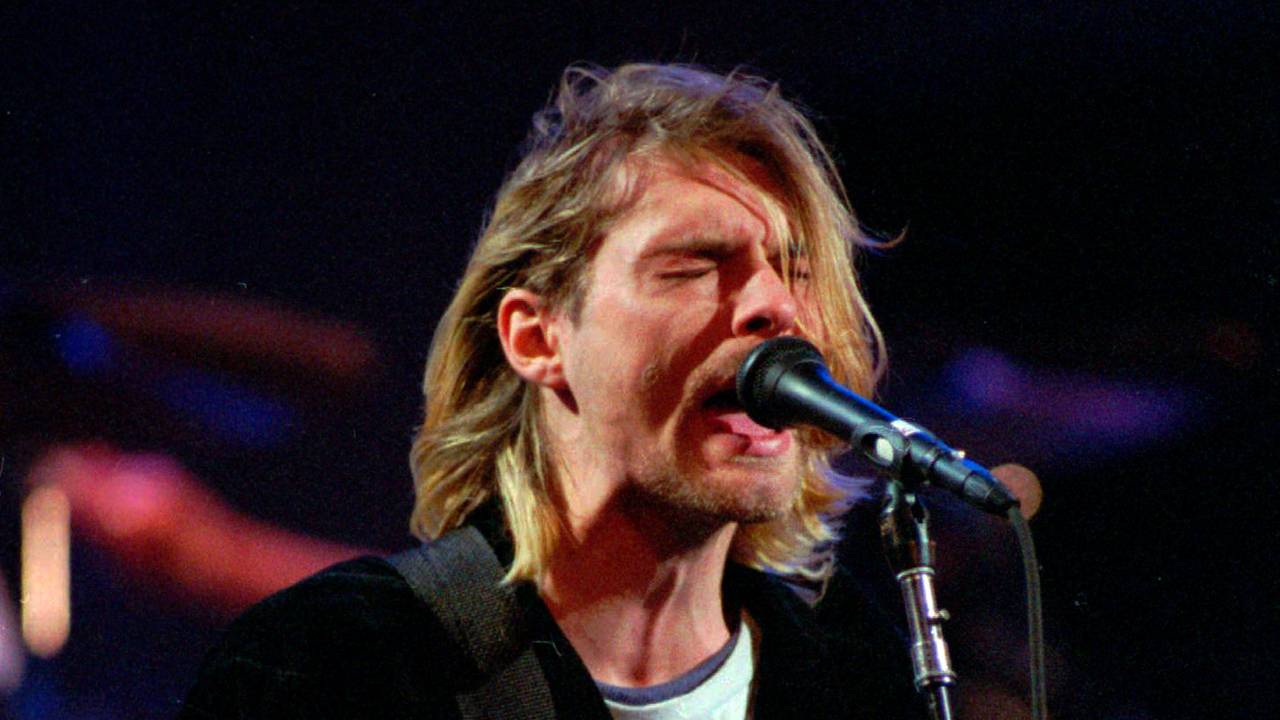 Kurt Cobain tritt mit seiner Band Nirvana im März 1994 auf