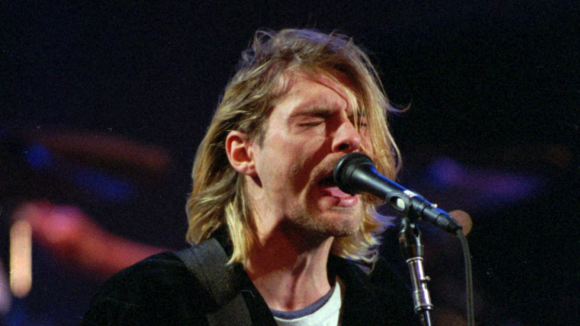 Kurt Cobain tritt mit seiner Band Nirvana im März 1994 auf