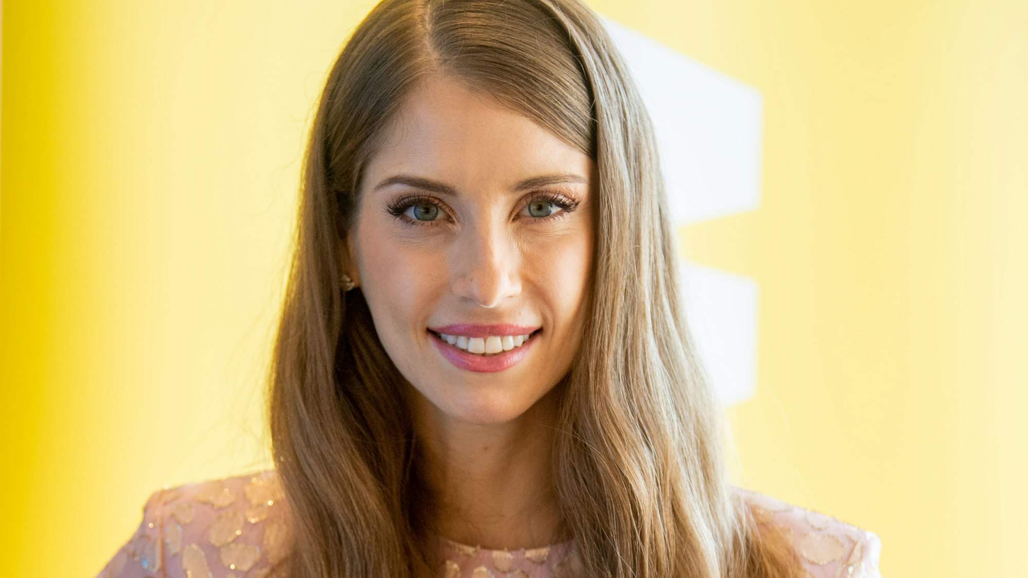 Cathy Hummels, hier im Bayerischen Hof vor einem Aufsteller von RTL ZWEI, schockt ihre Fans mit ihrem neuen Instagram-Post.