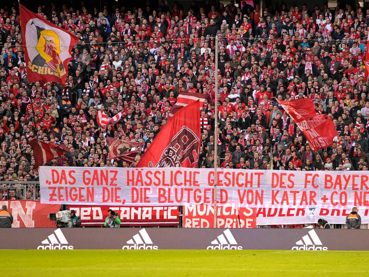 Bayern-Fans kritisieren die Beziehungen des Vereins zu Katar
