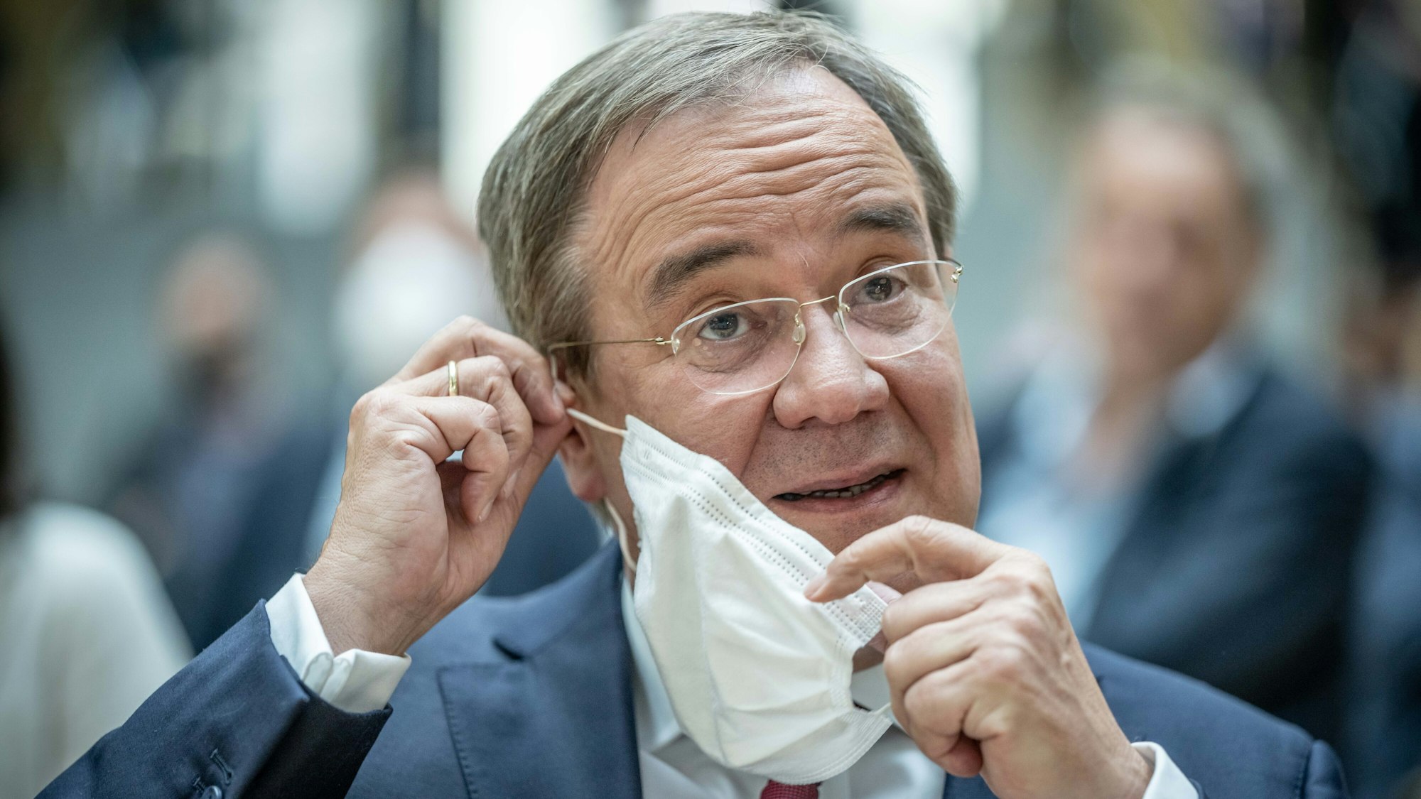 Armin Laschet (hier 2021 in Berlin) wird auf Twitter wegen eines Besuchs in einem Laden kritisiert.