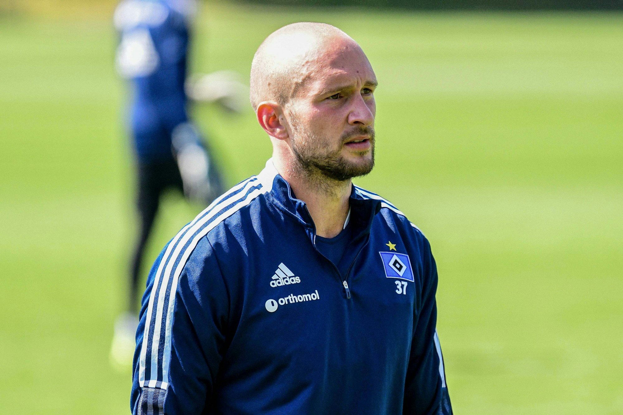 Fußballer Toni Leistner im Trainingsanzug des Hamburger SV.