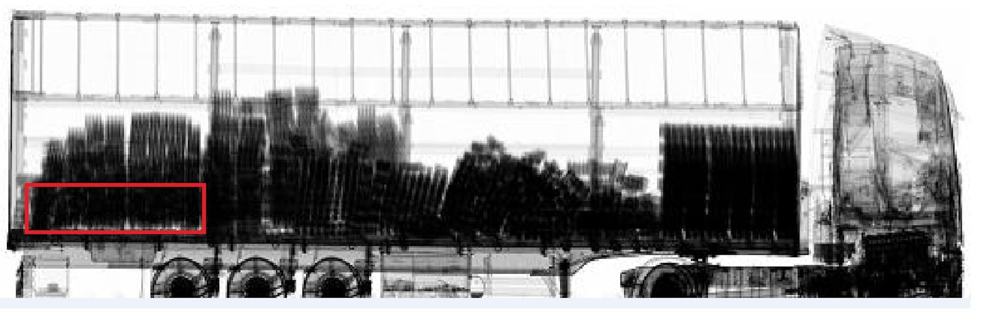 Auf dem durchleuchteten Lkw sieht man seine Ladung.