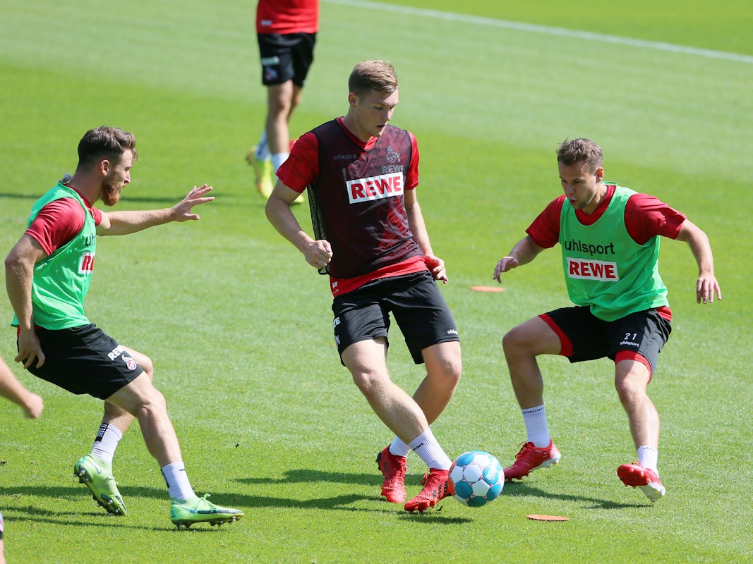 Luca Kilian im FC-Training gegen Salih Özcan und Louis Schaub