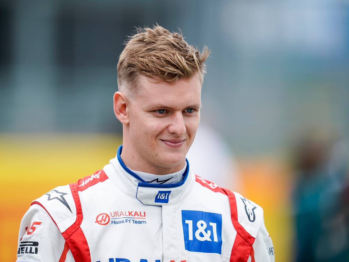 Mick Schumacher aus Deutschland vom Team Haas nimmt an der Präsentation des Formel-1-Autos 2022 teil.