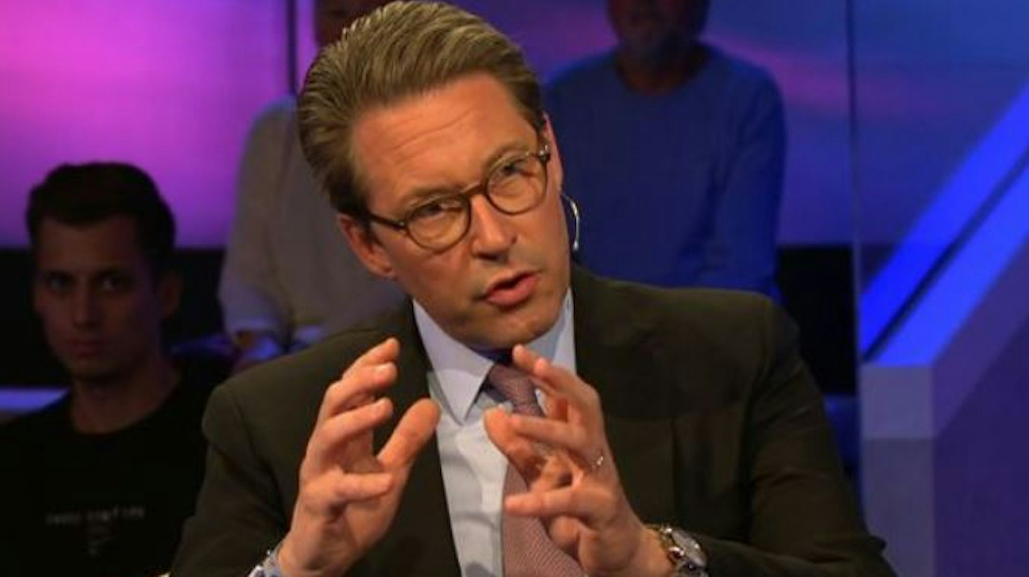 Musste sich bei „maischberger. die woche“ am 25.8.21 viel Kritik gefallen lassen: Verkehrsminister Andreas Scheuer (CSU). Foto: ARD