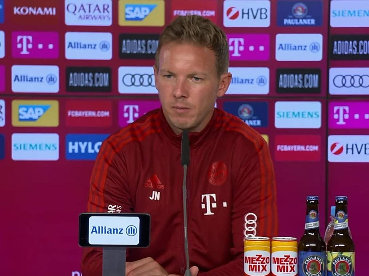 Bayern Münchens Trainer Julian Nagelsmann bei der Pressekonferenz.