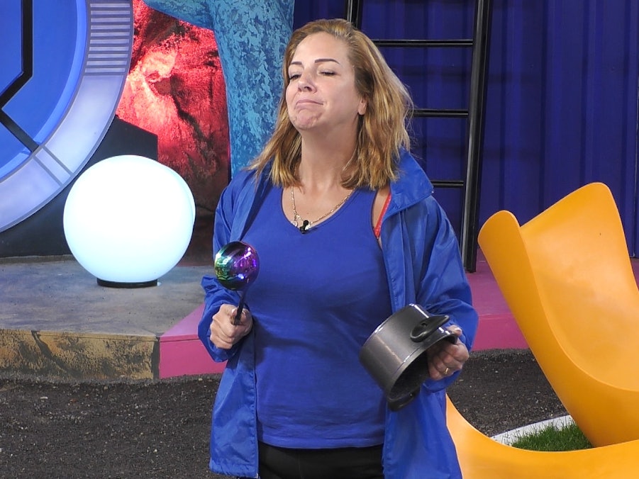 Promi Big Brother 2021: Daniela Büchner auf dem Big Planet