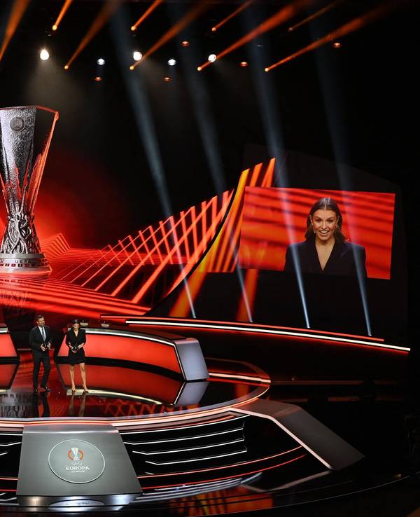 Laura Wontorra und Pedro Pinto moderieren die Auslosung zur Gruppenphase der Europa League.