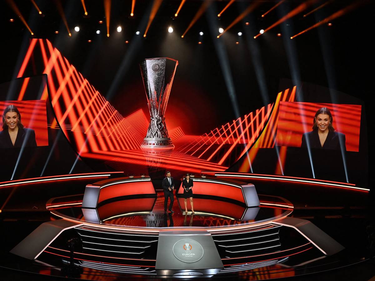 Laura Wontorra und Pedro Pinto moderieren die Auslosung zur Gruppenphase der Europa League.