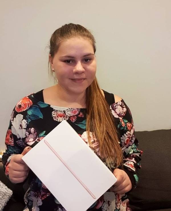 Sylvana Wollny posiert für ein Foto.