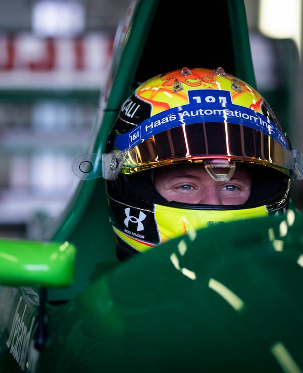 Mick Schumacher fährt in einem Jordan 191.