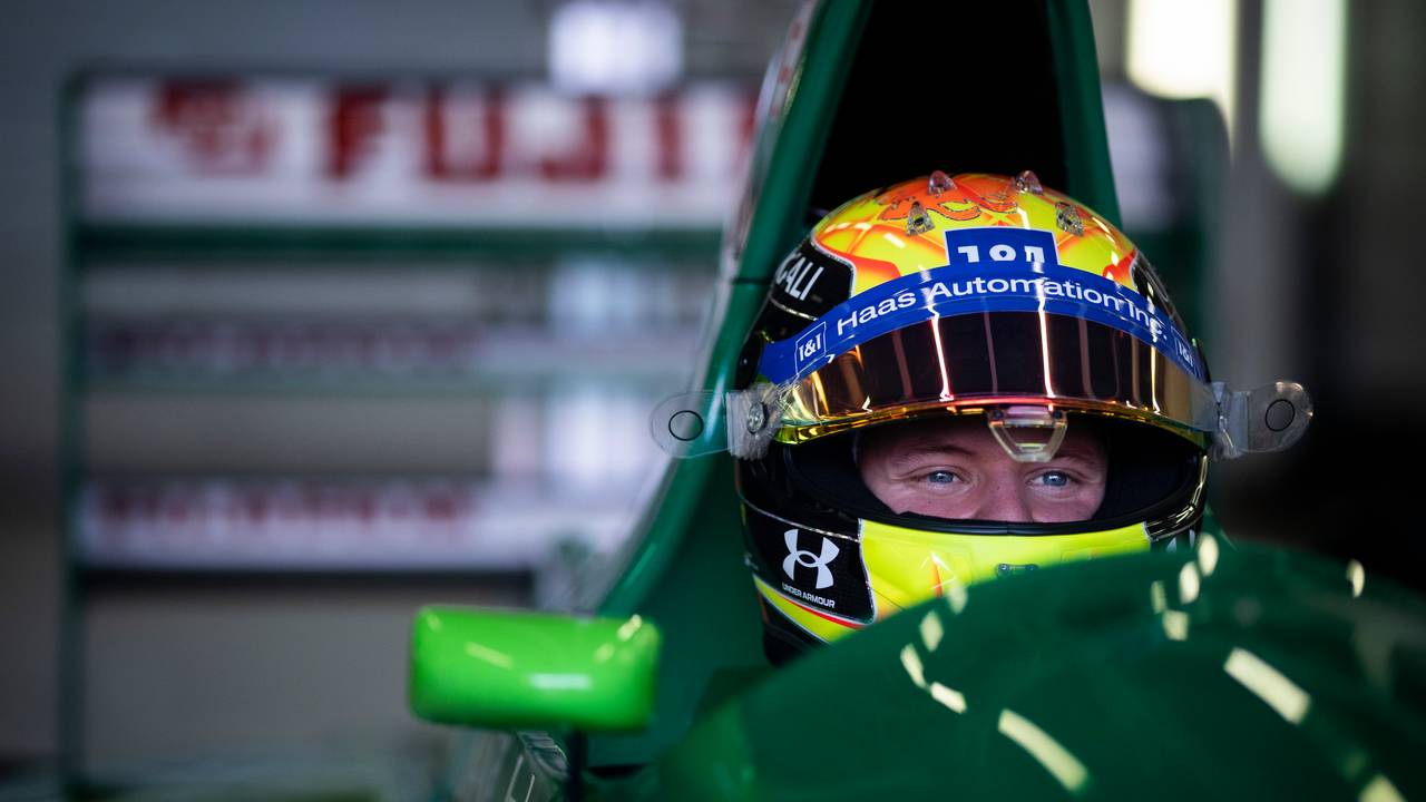 Mick Schumacher fährt in einem Jordan 191.