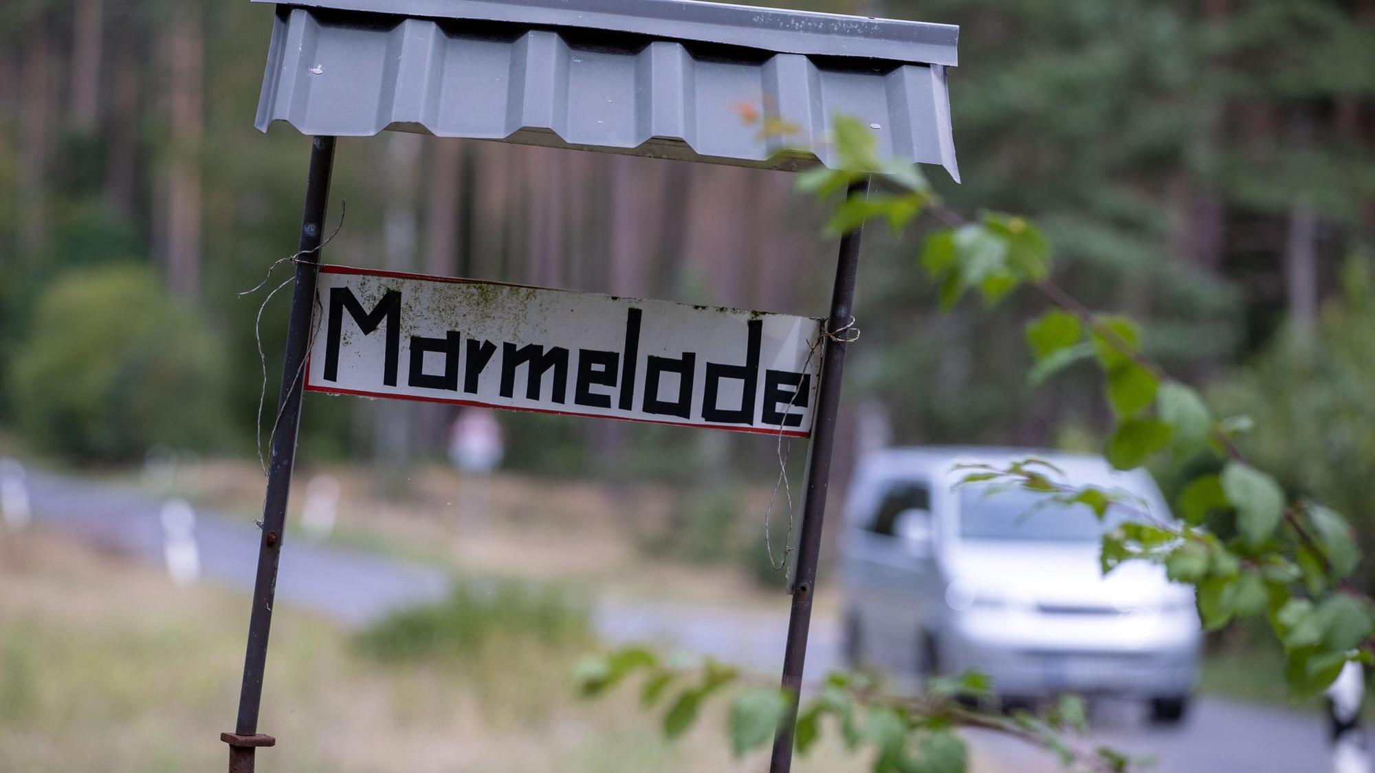 Beim Einkochen von Marmelade ist es im sächsischen Hoyerswerda zu einer heftigen Explosion gekommen. Unser Symbolfoto (9. August 2021) zeigt einen Marmeladen-Stand an einer Straße in Mecklenburg-Vorpommern.
