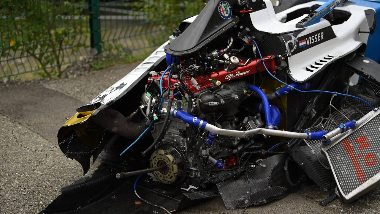 Ein Blick auf das zerstörte Auto von Beitske Visser nach dem Unfall.