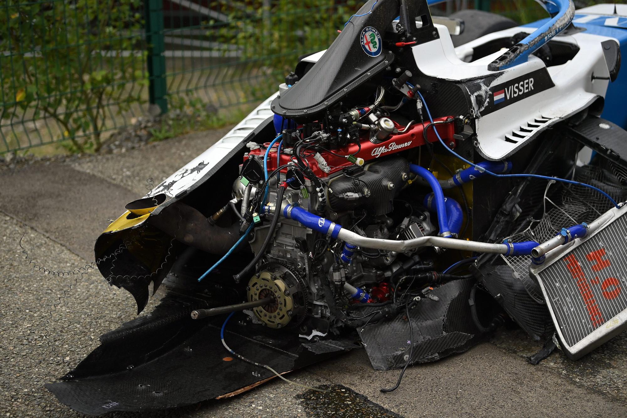 Ein Blick auf das zerstörte Auto von Beitske Visser nach dem Unfall.