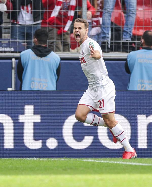 Louis Schaub vom 1.FC Köln bejubelt den Treffer zum 1:0.