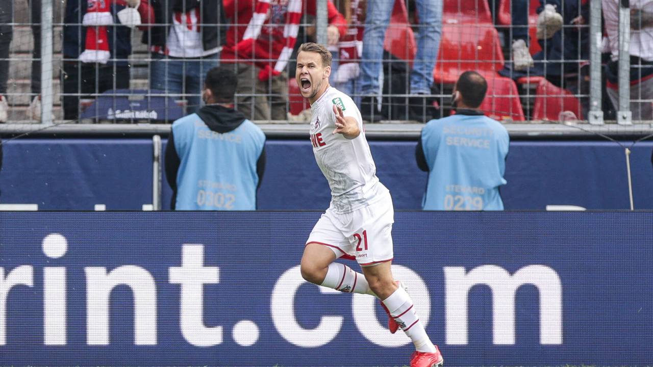 Louis Schaub vom 1.FC Köln bejubelt den Treffer zum 1:0.