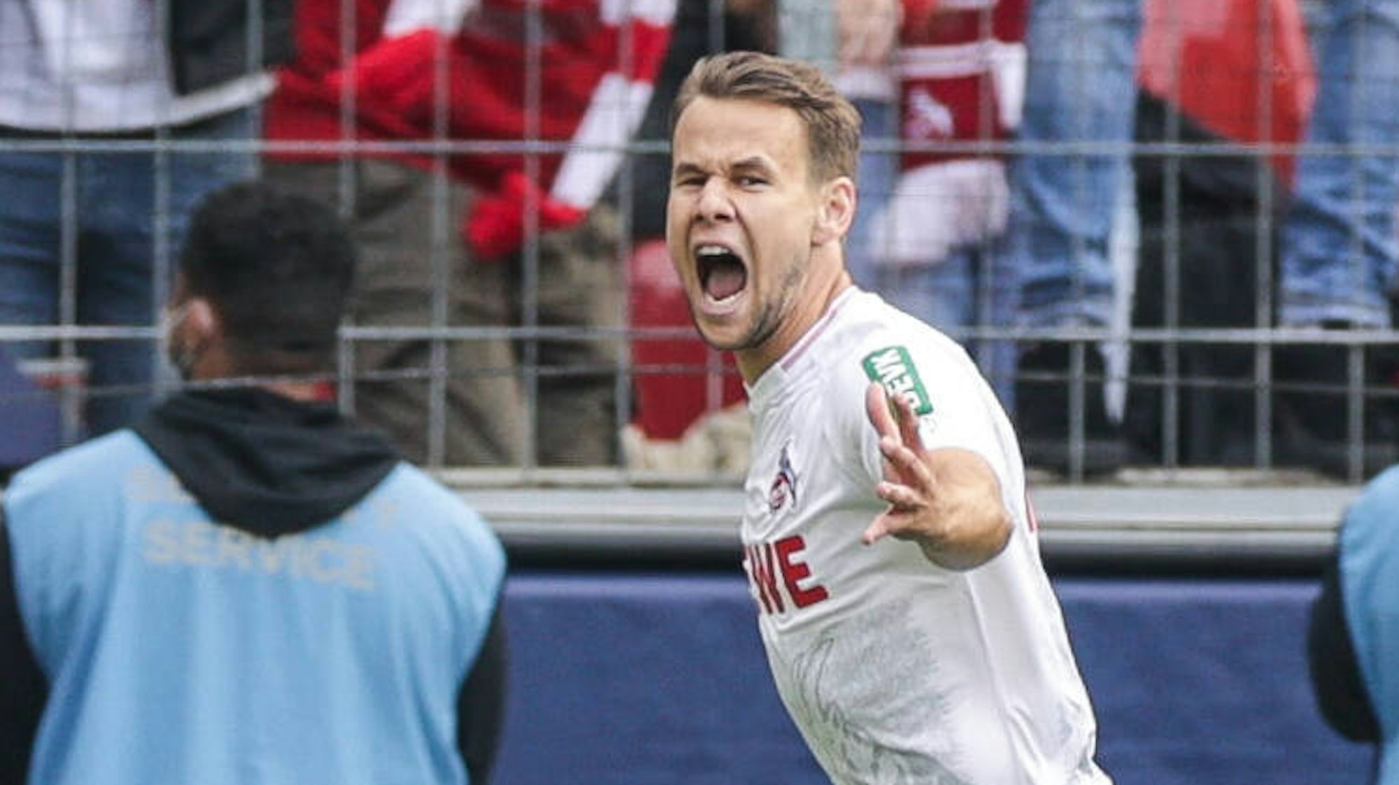 Louis Schaub vom 1.FC Köln bejubelt den Treffer zum 1:0.