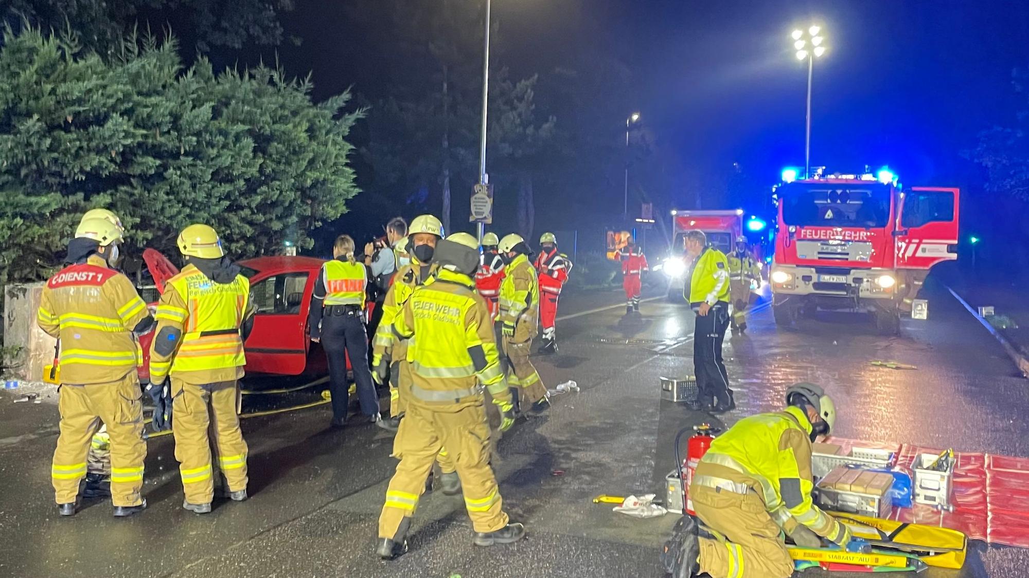 Die Unfallstelle am Refrather Weg im Stadtteil Gronau von Bergisch Gladbach.