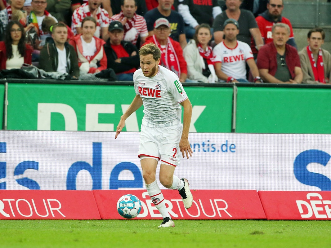 Benno Schmitz (1. FC Köln) im Ballbesitz
