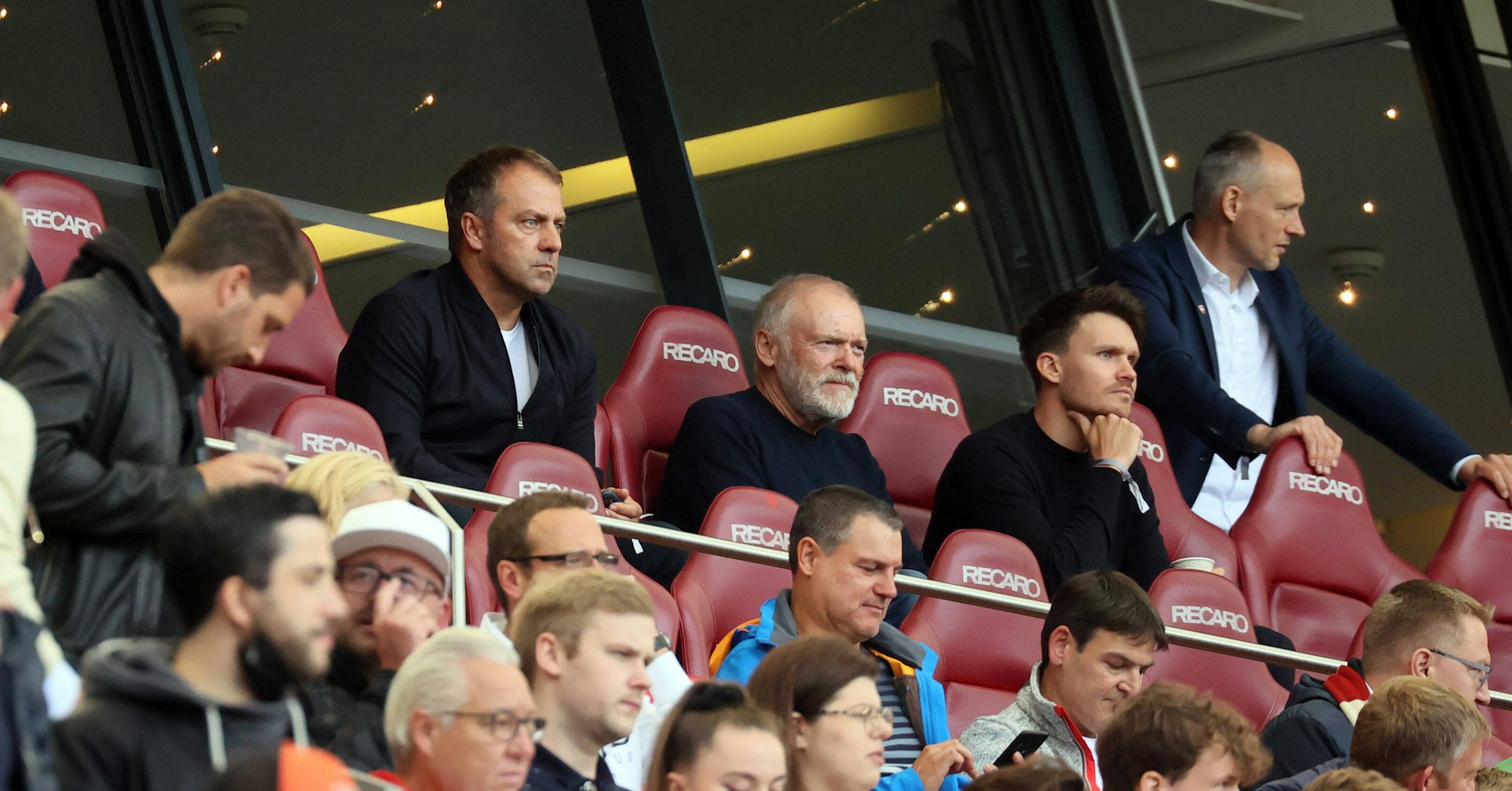 Hansi Flick beim Spiel VfB Stuttgart gegen den SC Freiburg.