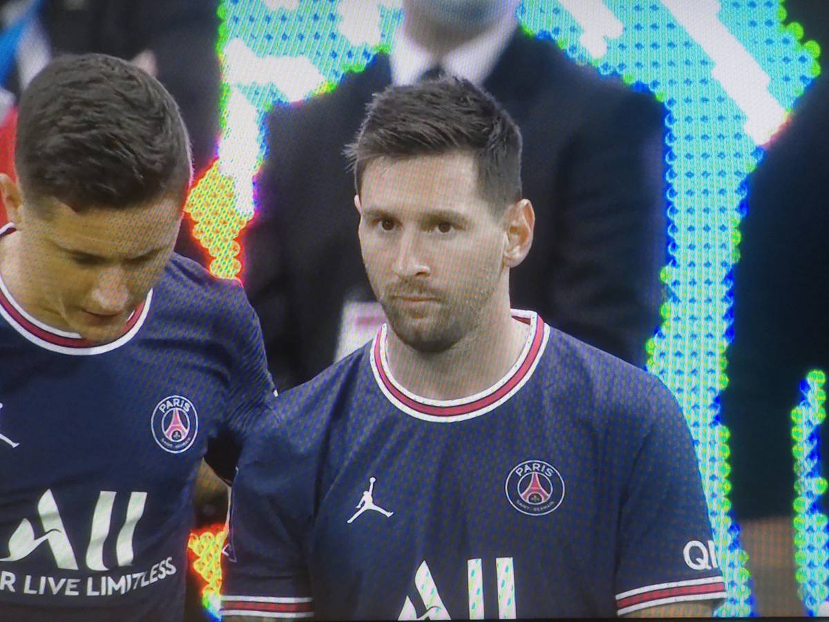 Lionel Messi wird bei Paris Saint-Germain im Spiel bei Stade Reims eingewechselt.