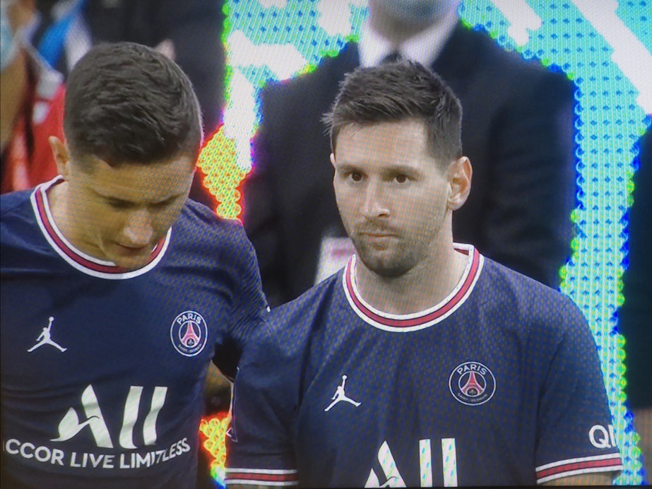 Lionel Messi wird bei Paris Saint-Germain im Spiel bei Stade Reims eingewechselt.