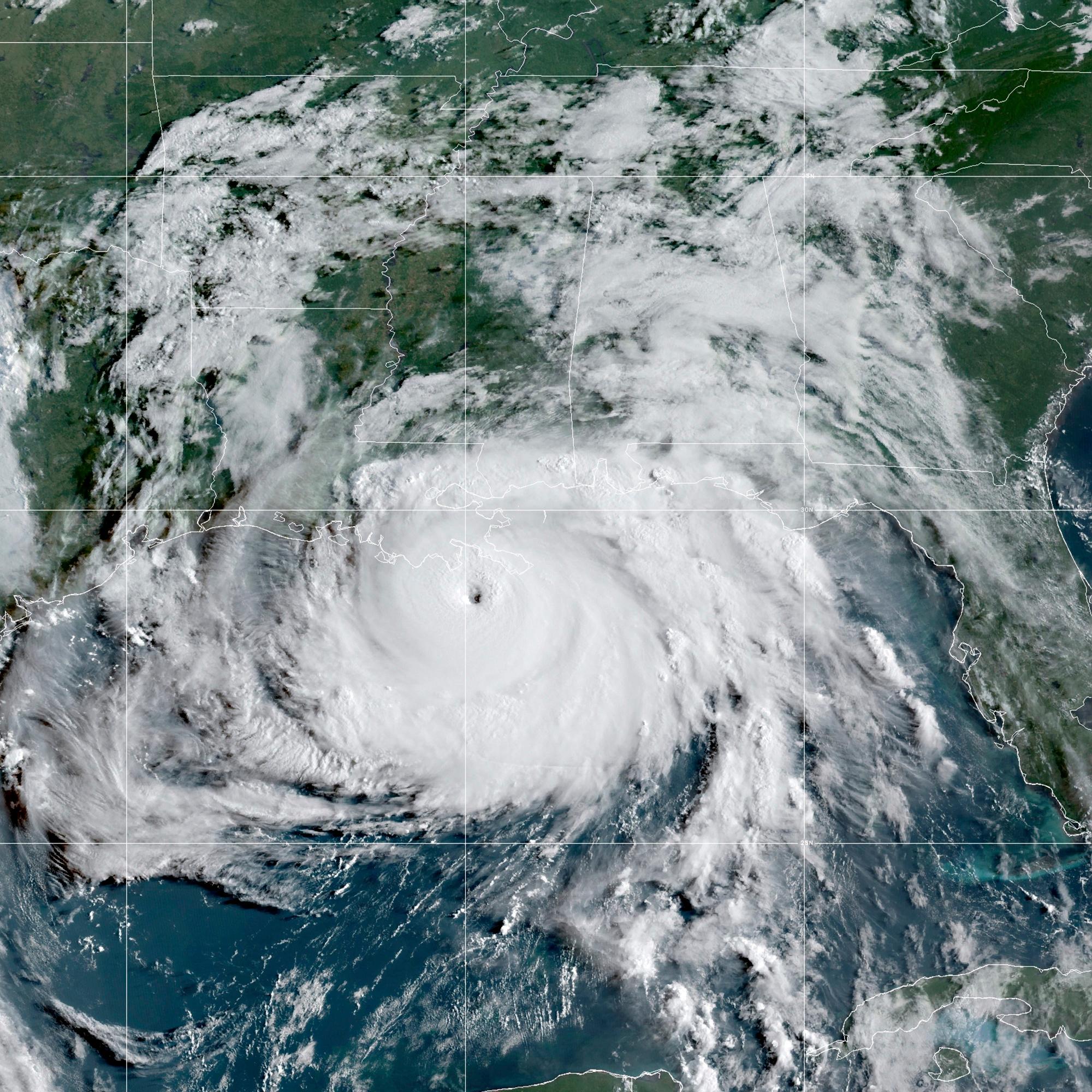 Ein NASA MODIS-Satellitenbild, das die Ausmaße des Hurrikan Ida zeigt, einen Sturm der Kategorie 4, der am 29. August 2021 östlich von New Orleans auf die Küste von Louisiana trifft.