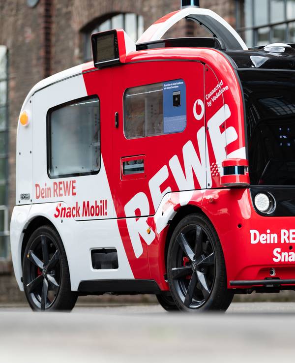 Das „Snack Mobil“ von Rewe steht auf dem Gelände des Carlswerks.