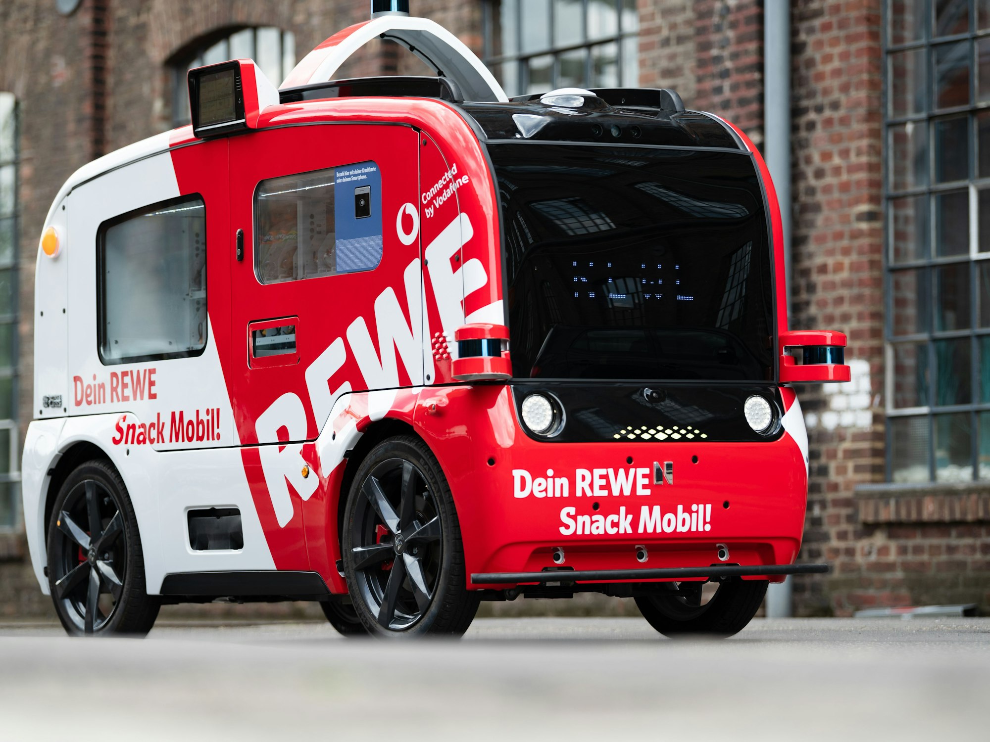 Das „Snack Mobil“ von Rewe steht auf dem Gelände des Carlswerks.