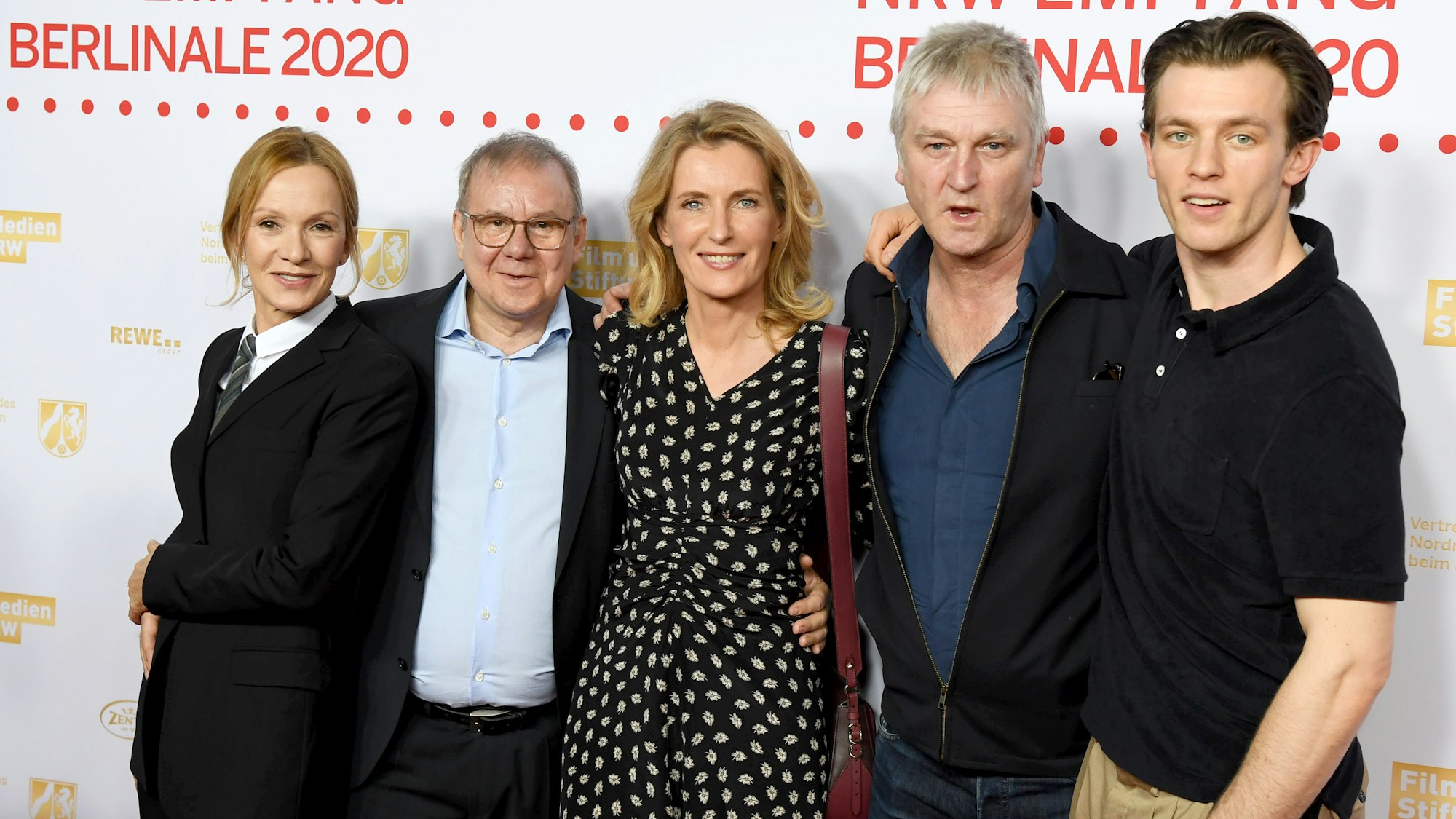 Schauspielerin Maria Furtwängler (mitte) mit ihren Kollegen Jannis Niewöhner (rechts), Schauspielerin Katja Flint (l-r), Schauspieler Joachim Krol und Regisseur Detlev Buck.