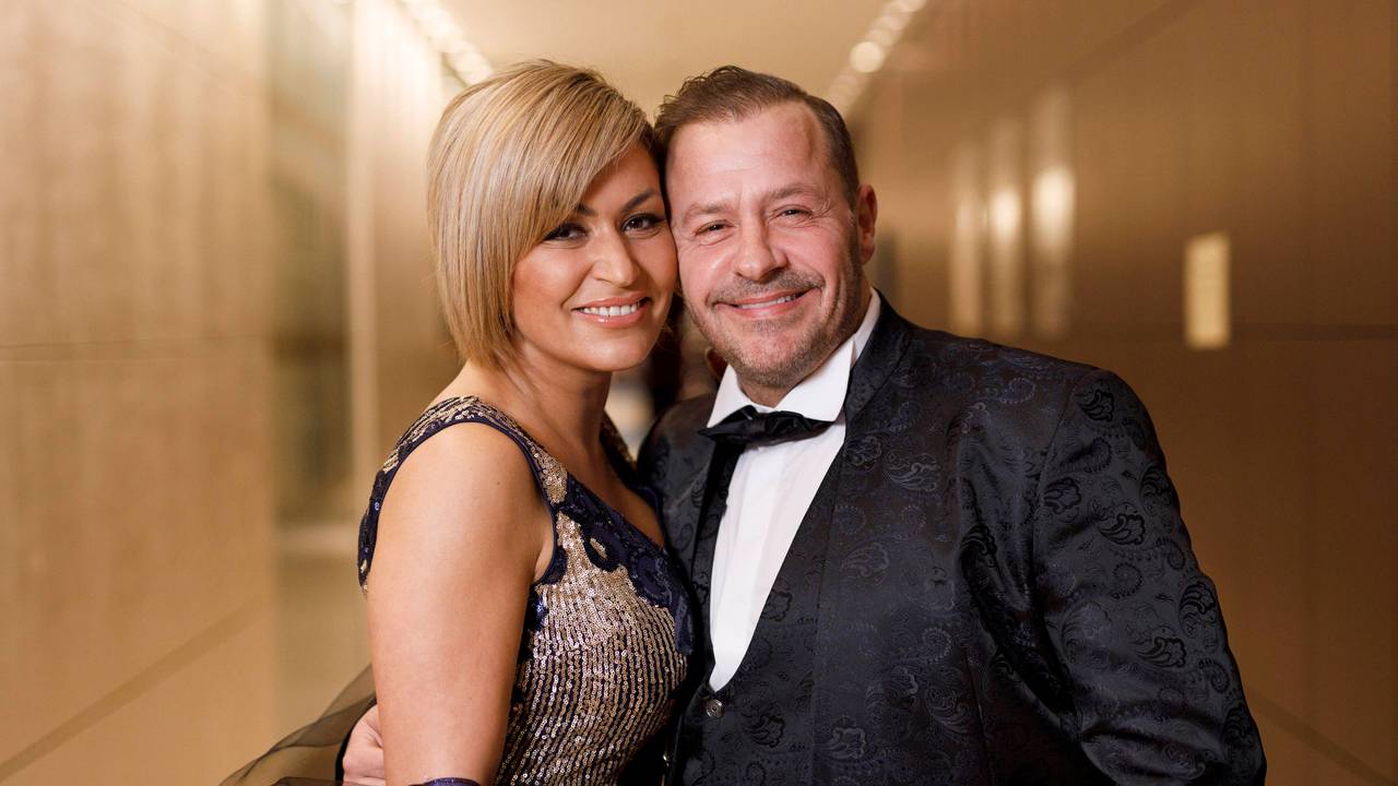 Willi Herren mit Ehefrau Jasmin Jennewein bei der 13. Dorint Charity Sports Night 2019 im Dorint Hotel an der Messe in Deutz.