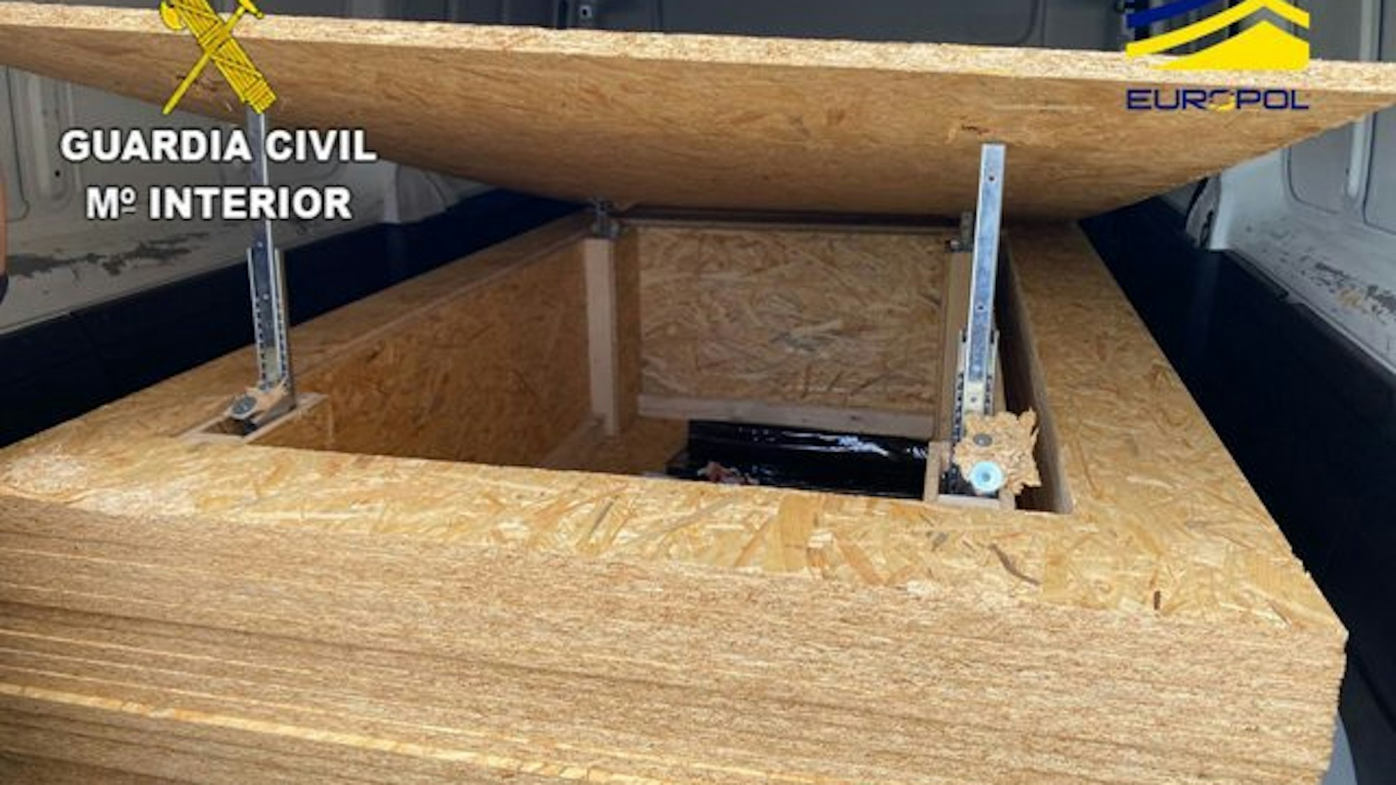 Die spanische Polizeieinheit Guardia Civil (Foto vom 26. August 2021) hat eine Drogenhändlerbande mit deutschem Chef in Spanien ausgehoben. Die Drogen sollen in umgebauten Lastern und Transportern unter anderem nach Deutschland gebracht worden sein.