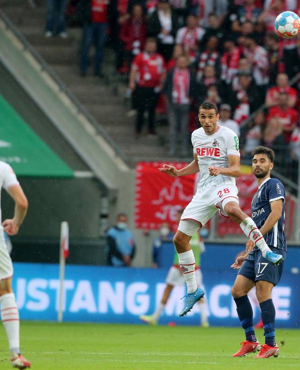 Ellyes Skhiri vom 1. FC Köln köpft.