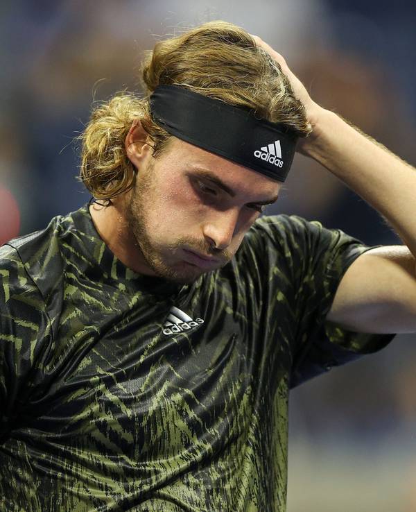 Stefanos Tsitsipas atmet tief durch