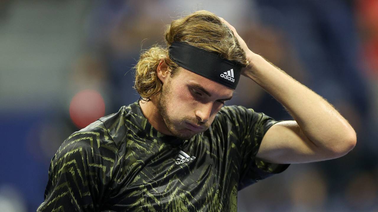Stefanos Tsitsipas atmet tief durch