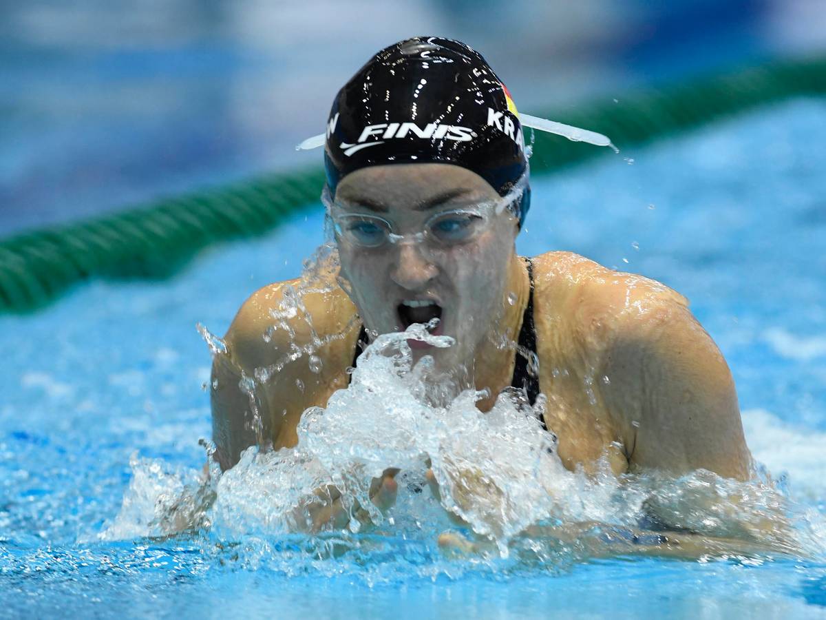 Die deutsche Para-Schwimmerin Elena Krawzow im Wasser